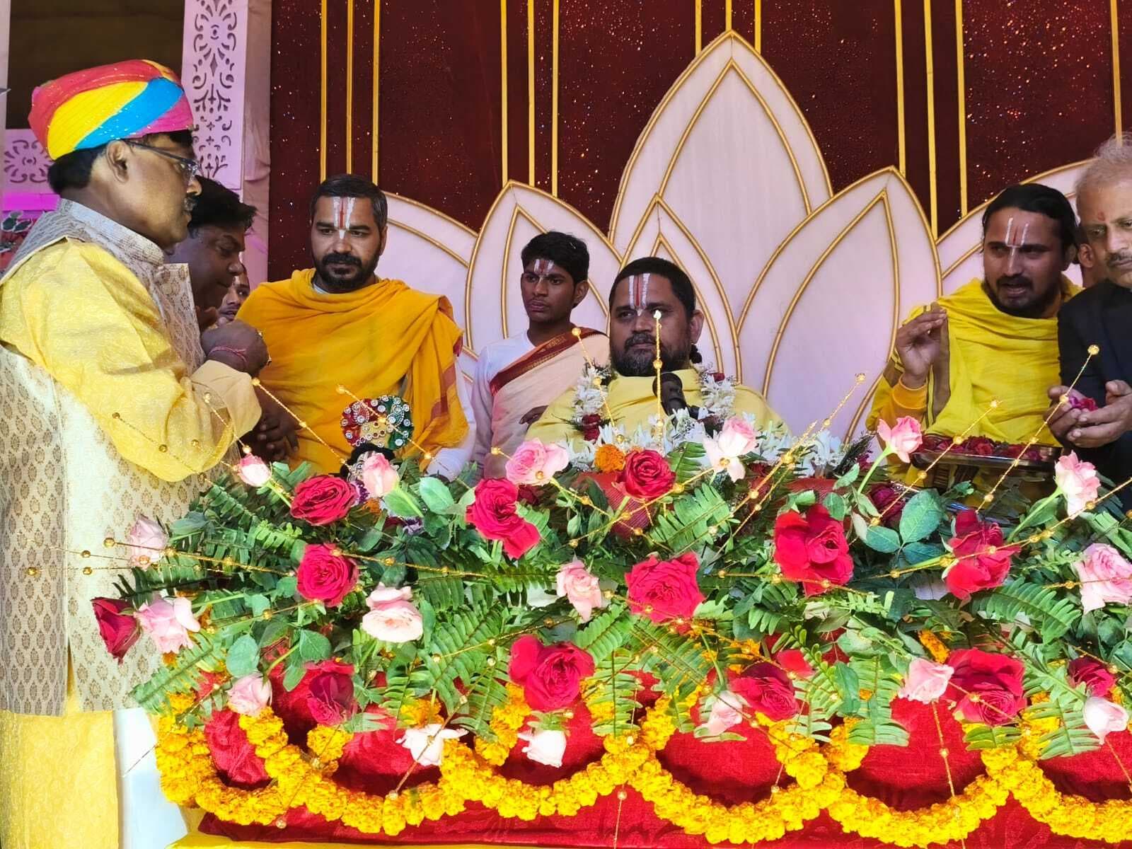 Samastipur News:कलश यात्रा के साथ श्रीमद्भागवत कथा शुरू