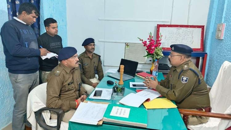 अभियुक्तों की गिरफ्तारी पर दें विशेष ध्यान : एसपी