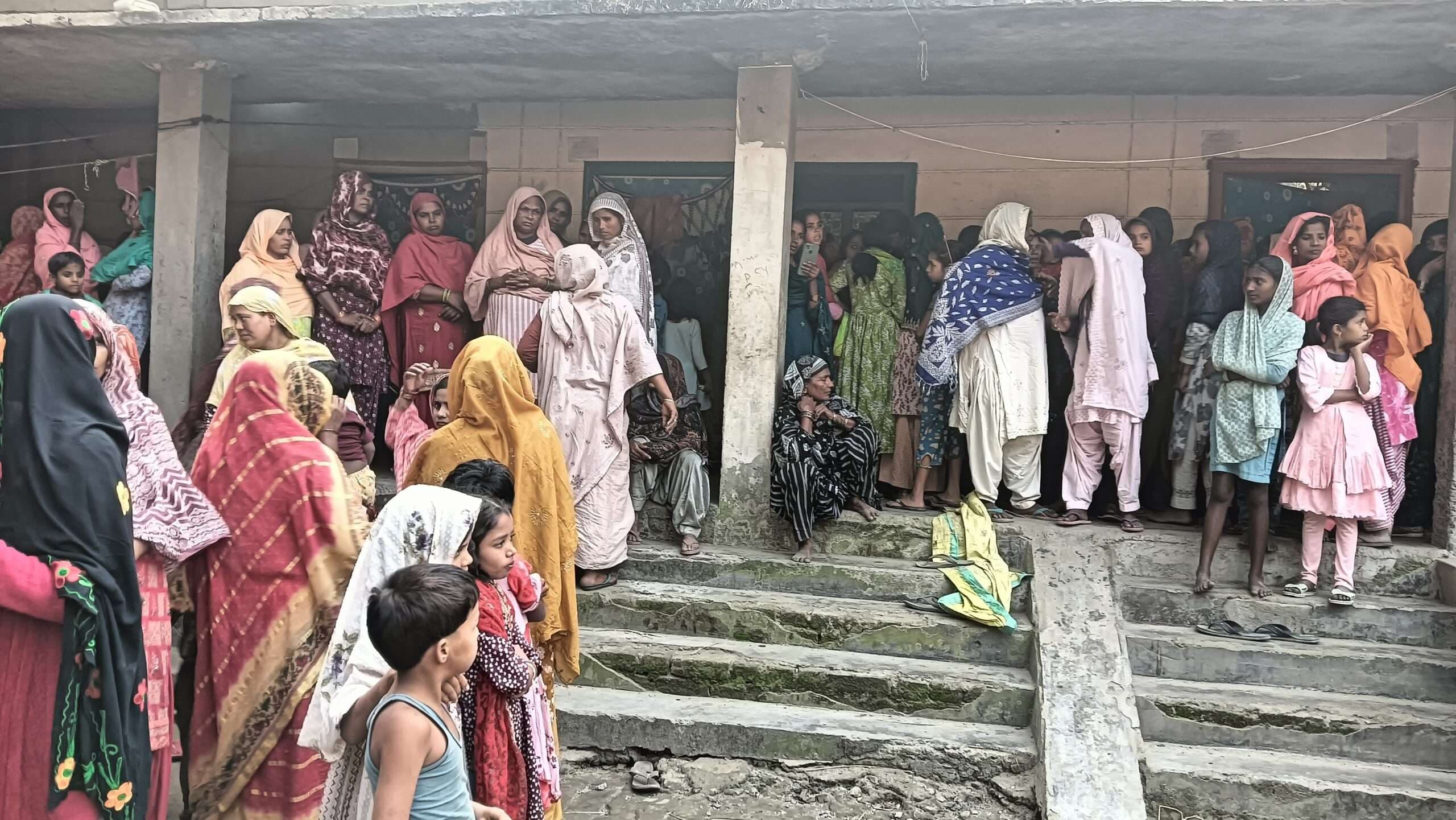 पेड़ के फंदे से लटका मिला युवक का शव