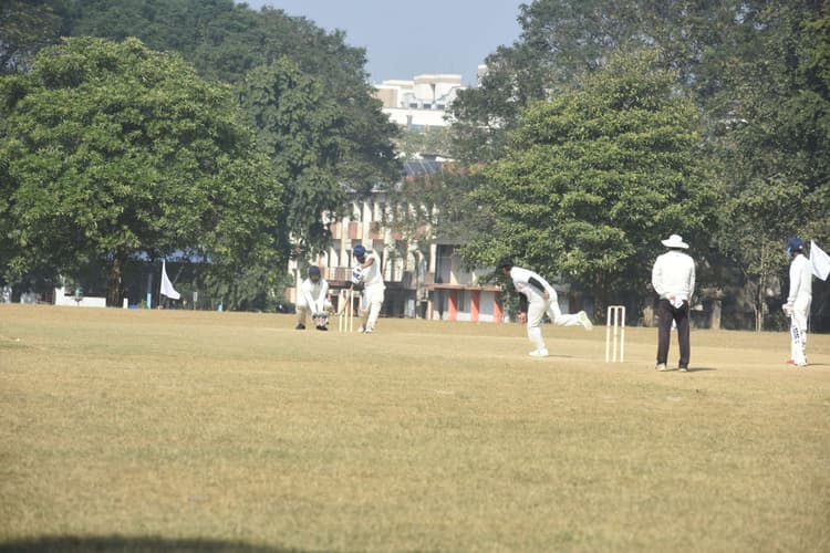 Kolhan university inter college cricket torunament : करीम सिटी कॉलेज व जीआइआइटी सेमीफाइनल में