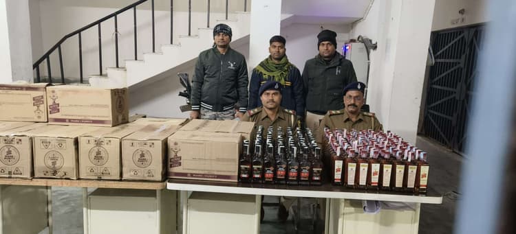 कार से विदेशी शराब जब्त, तस्कर फरार