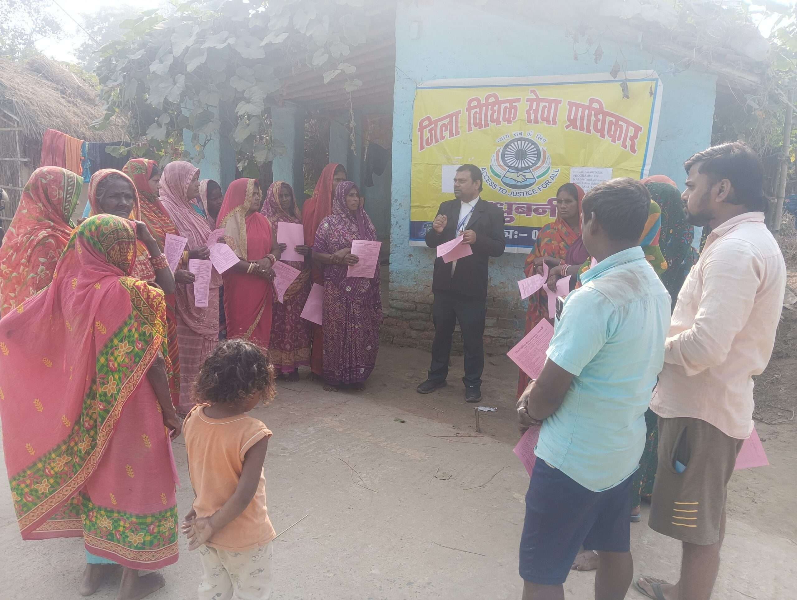 Madhubani News : शिविर में प्राधिकार का उद्देश्य बताया