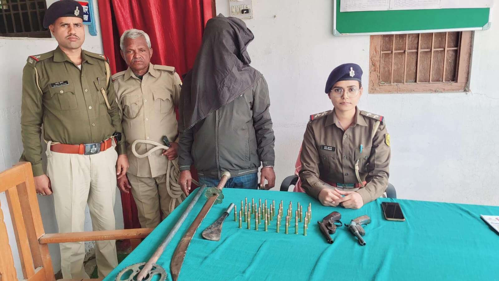 Madhubani News : दो पिस्तौल, 34 कारतूस के साथ आरोपित के पिता गिरफ्तार