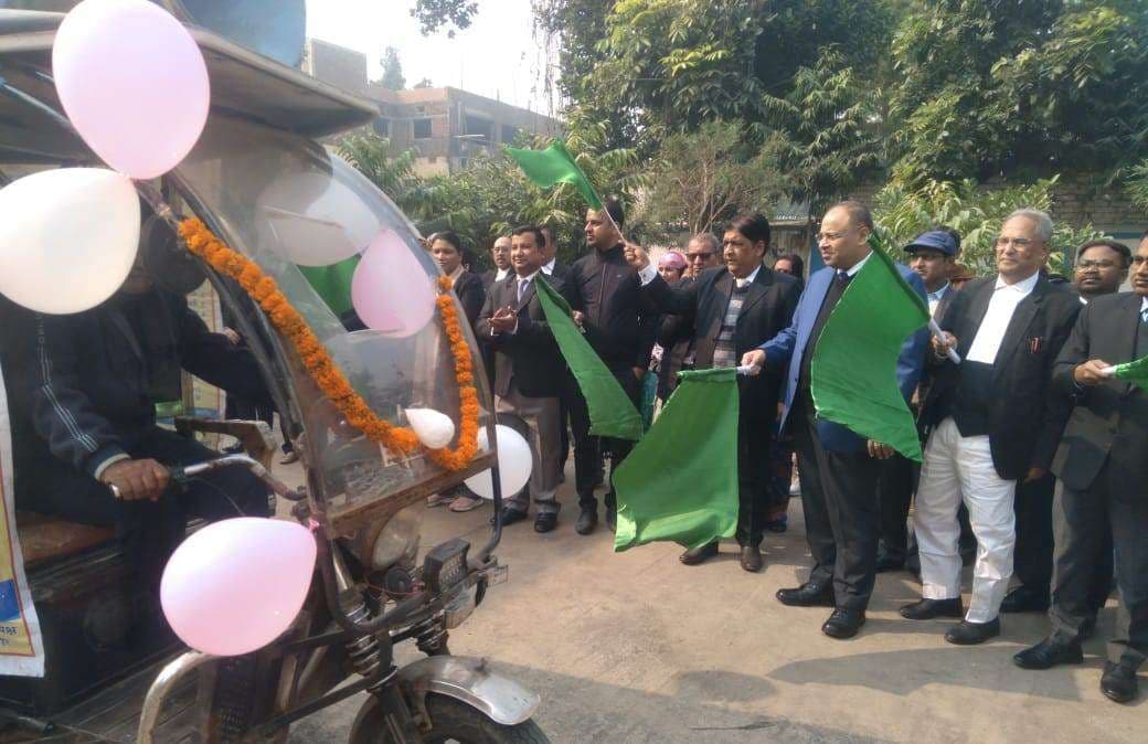 राष्ट्रीय लोक अदालत को लेकर जिला जज ने प्रचार वाहन को हरी झंडी दिखा किया रवाना