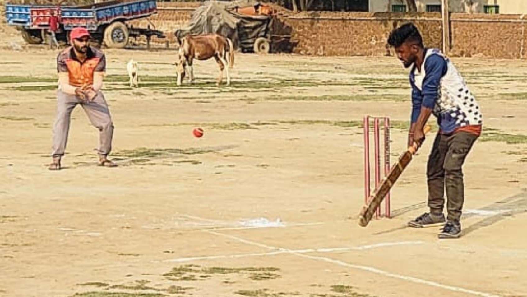 क्रिकेट मैच में देवघरा महाकाल एलेवन ने हेमजापुर को 8 विकेट से हराया