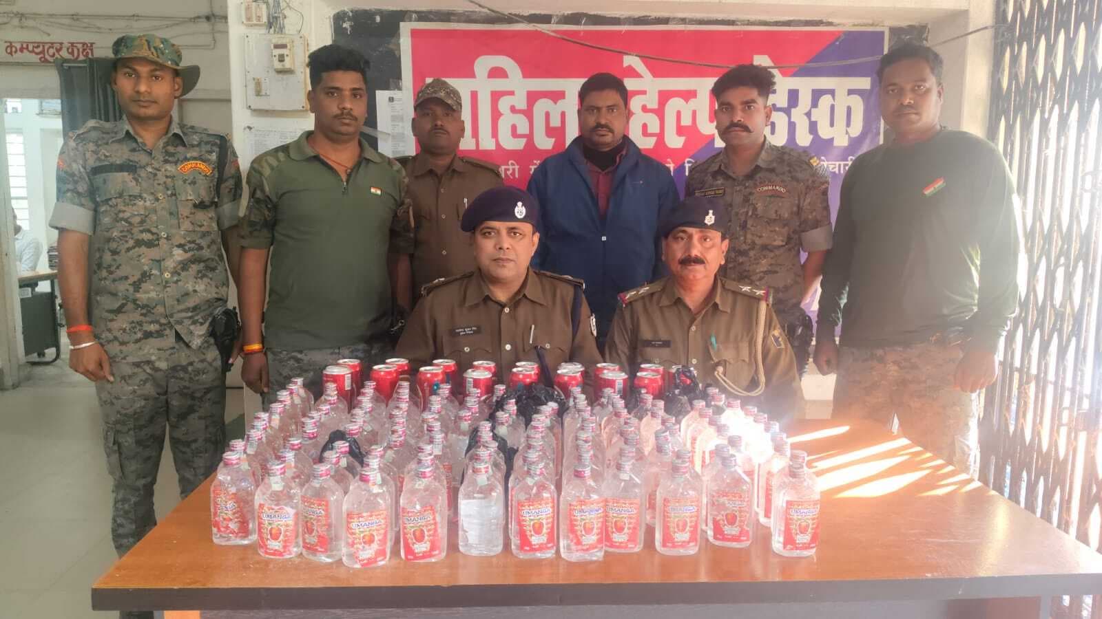 145 बोतल शराब के साथ तस्कर गिरफ्तार