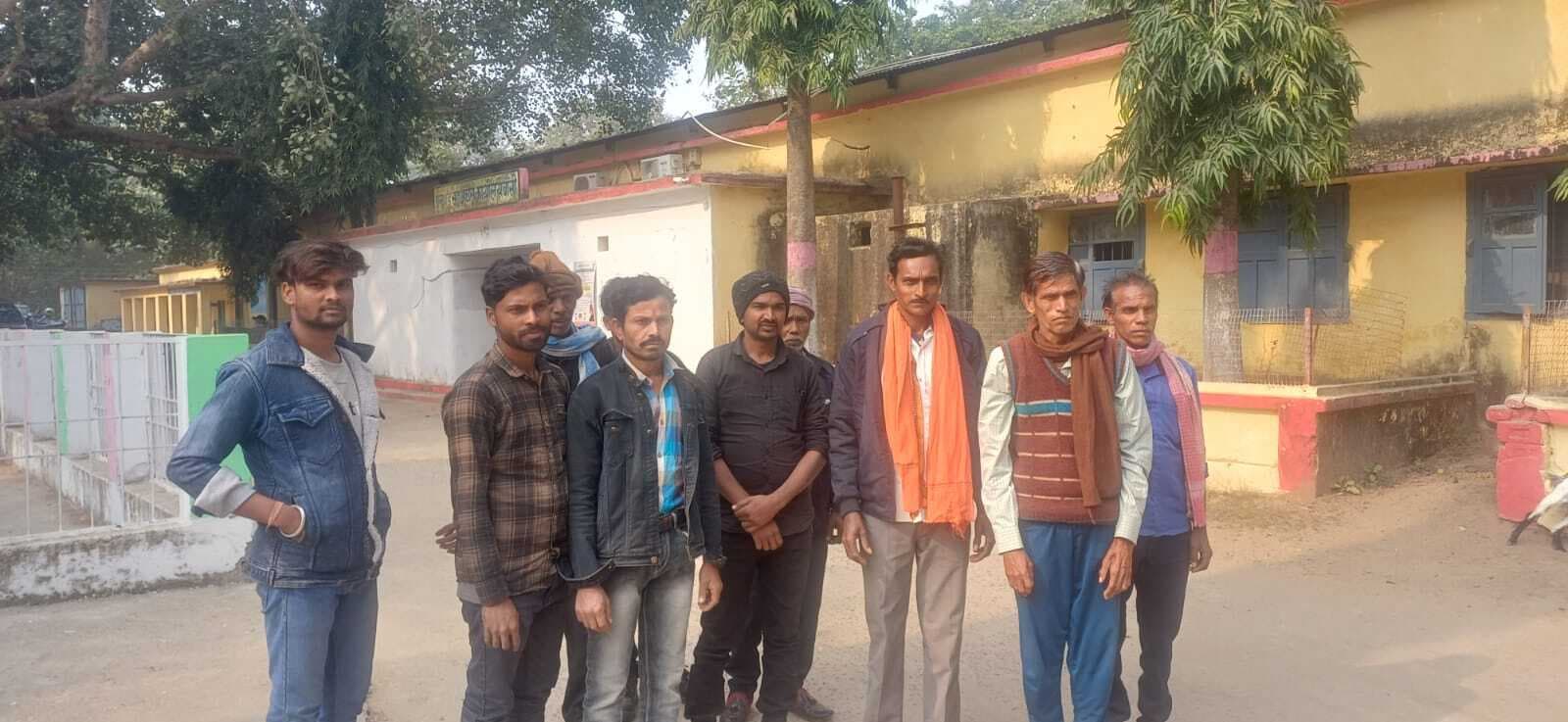 अतिक्रमण की शिकायत को लेकर ग्रामीणों ने दिया आवेदन