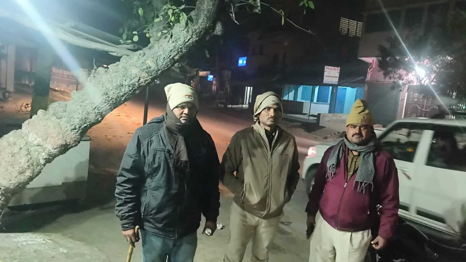 कटेया में पुलिस के जवानों व चौकीदारों को भेजनी होगी रात्रि गश्ती की तस्वीर