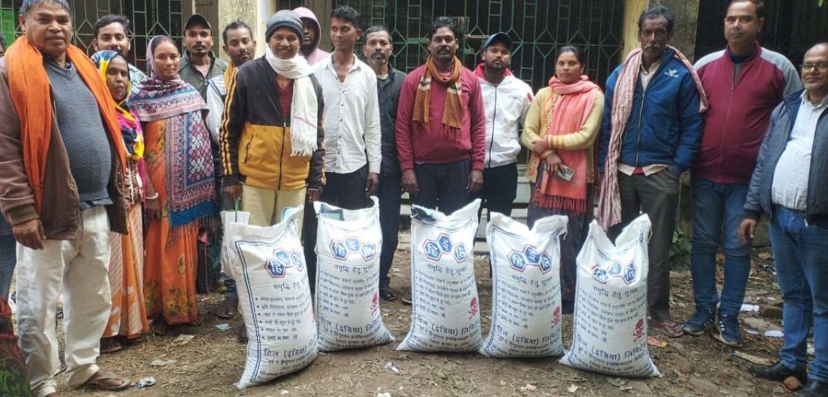प्रखंड तकनीकी केंद्र से किया बीज का वितरण