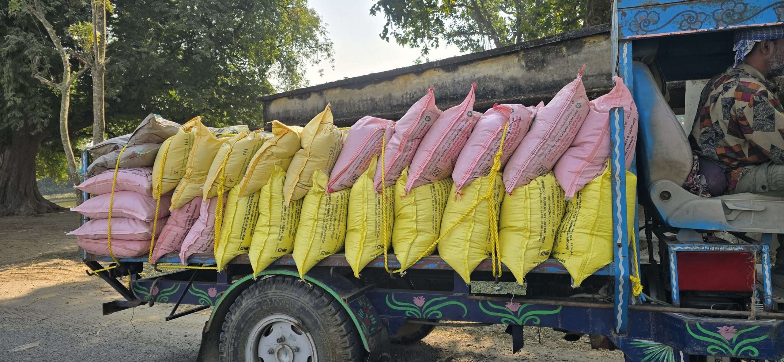 गौरखधंधा, पश्चिम बंगाल से बड़े पैमाने पर रासायनिक उर्वरक पहुंच रहा आजमनगर