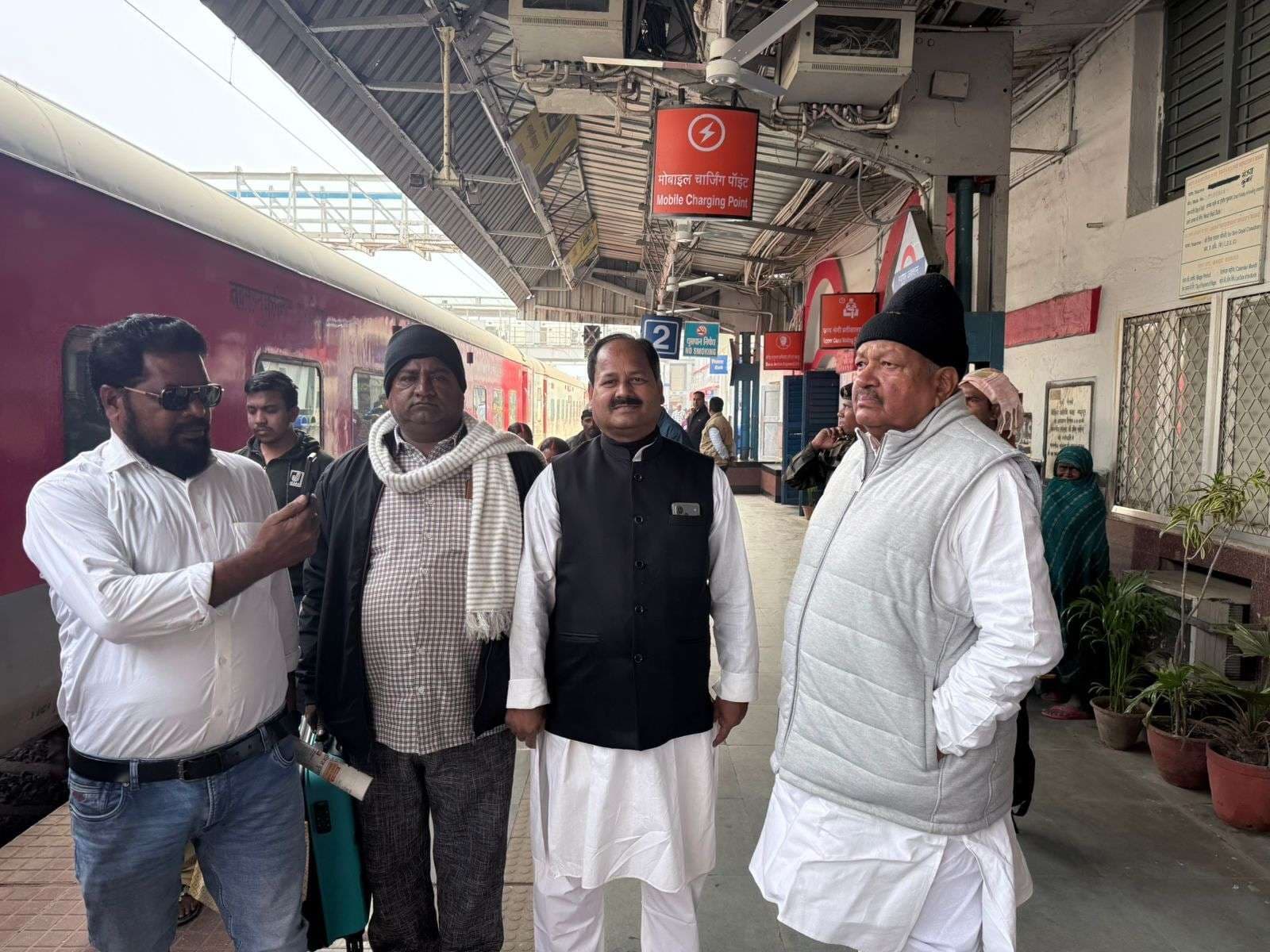 वोट चोर, गद्दी छोड़ महारैली में शामिल होने दिल्ली रवाना हुए पूर्व सांसद