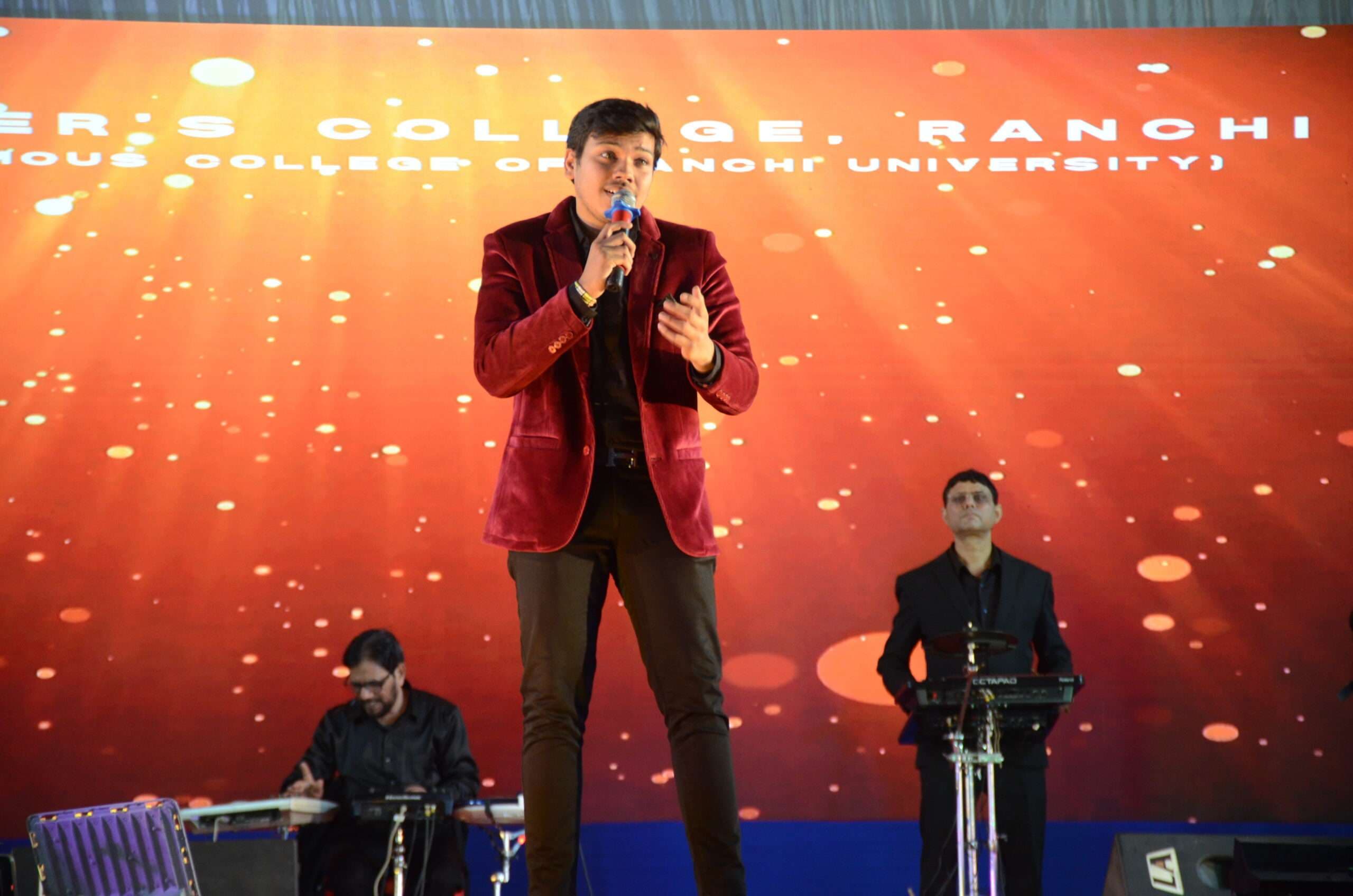 Ranchi News : मेरे रश्क-ए-कमर तू ने पहली नजर... पर झूमे युवा