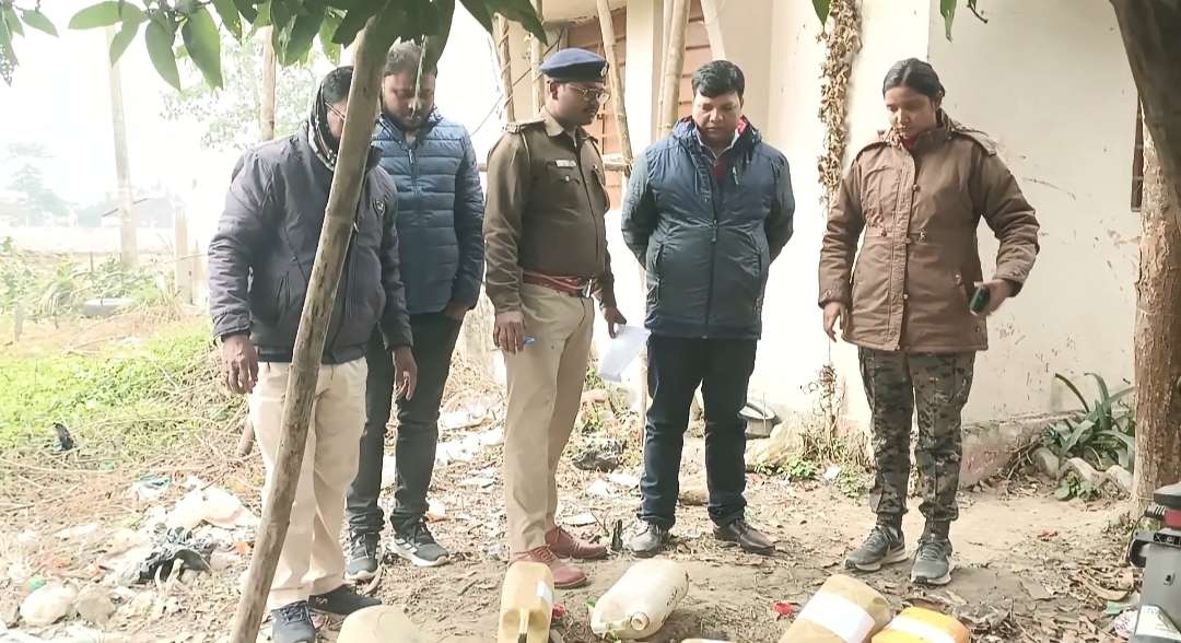 हसनगंज थाना में 31 लीटर शराब की गयी नष्ट