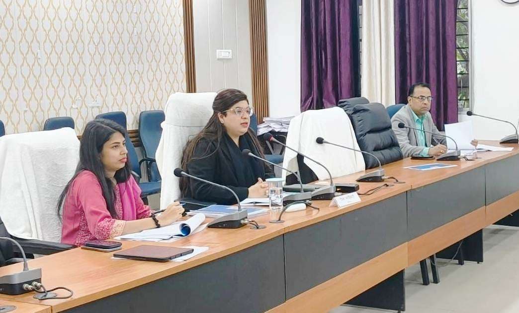 अधूरी योजनाओं को समय पर पूरा करने का निर्देश