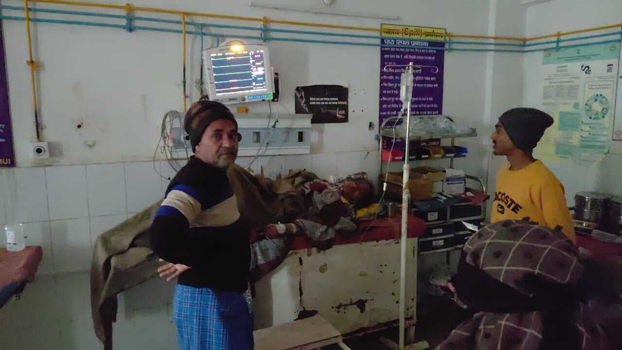 आग तापने के दौरान युवक झुलसा, भर्ती