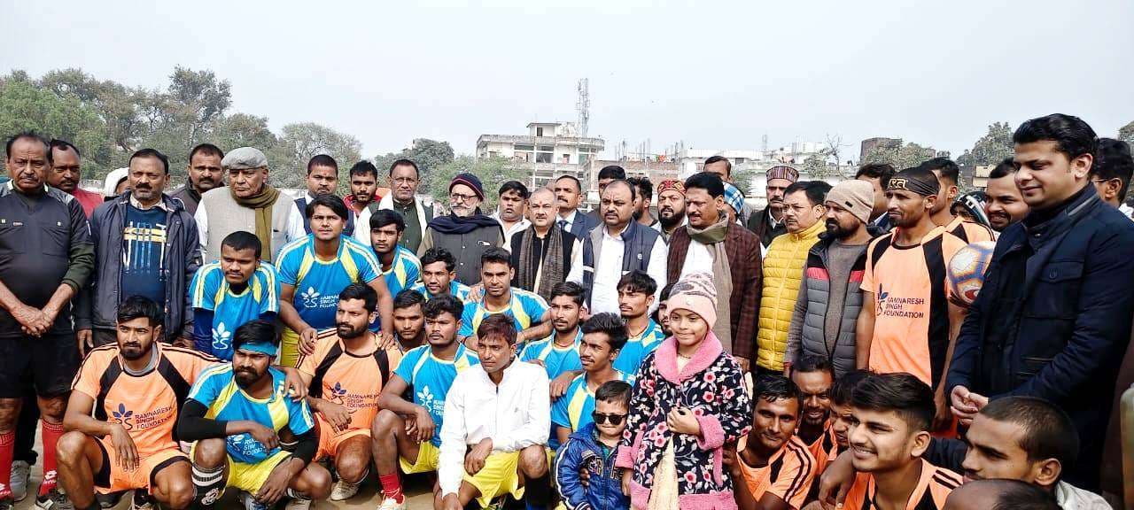 फुटबॉल मैच में औरंगाबाद की टीम ने दाउदनगर को 7-0 से हराया