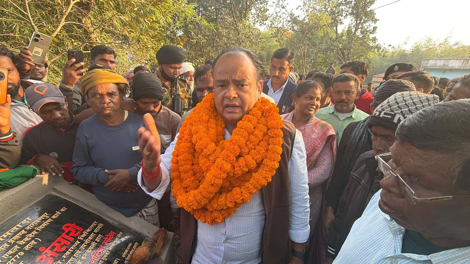 स्वास्थ्य मंत्री ने चेक डैम का किया शिलान्यास