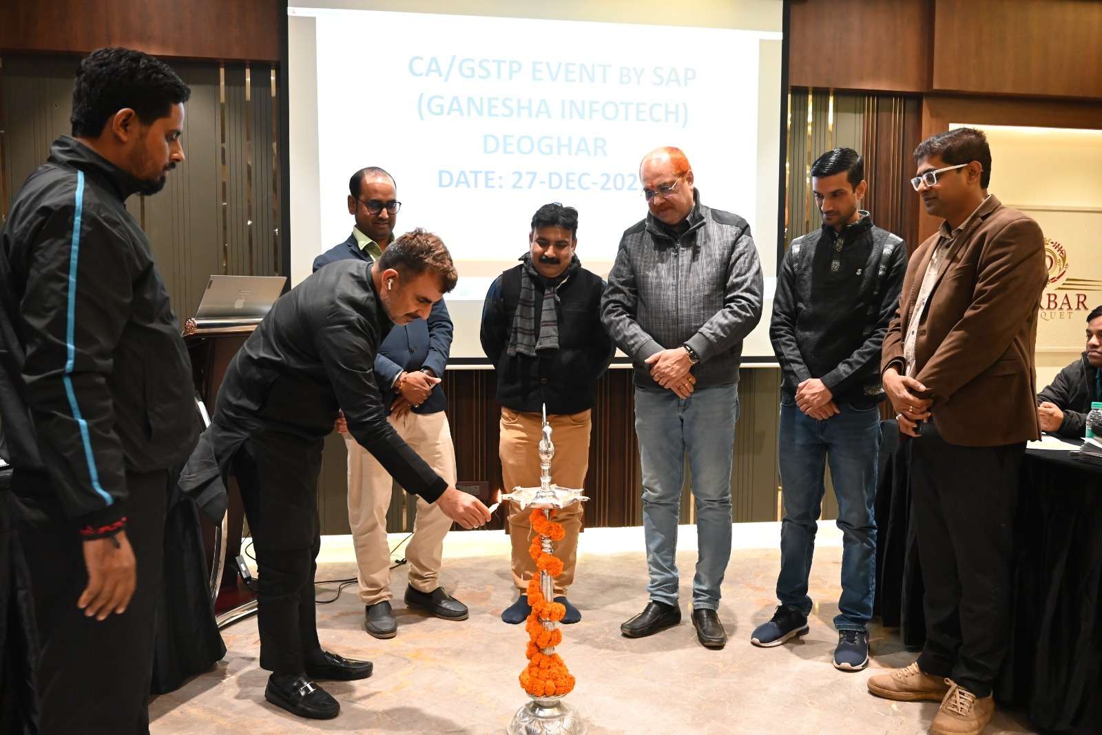 Deoghar News : व्यापारियों को मिला डिजिटल समाधान का रोडमैप
