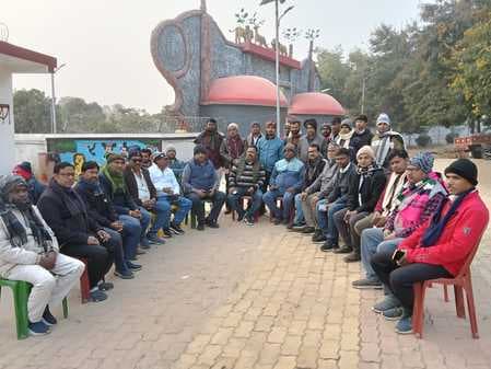 कार्यकर्ताओं ने किया झंडोत्तोलन, रैली निकाली और पार्टी के सिद्धांतों पर चलने का लिया संकल्प