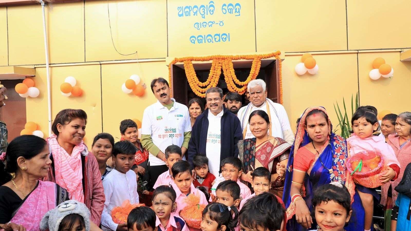 Bhubaneswar News :  पर्यावरण को स्वच्छ व सुंदर रखने के लिए एक कदम आगे बढ़ायें : धर्मेंद्र प्रधान