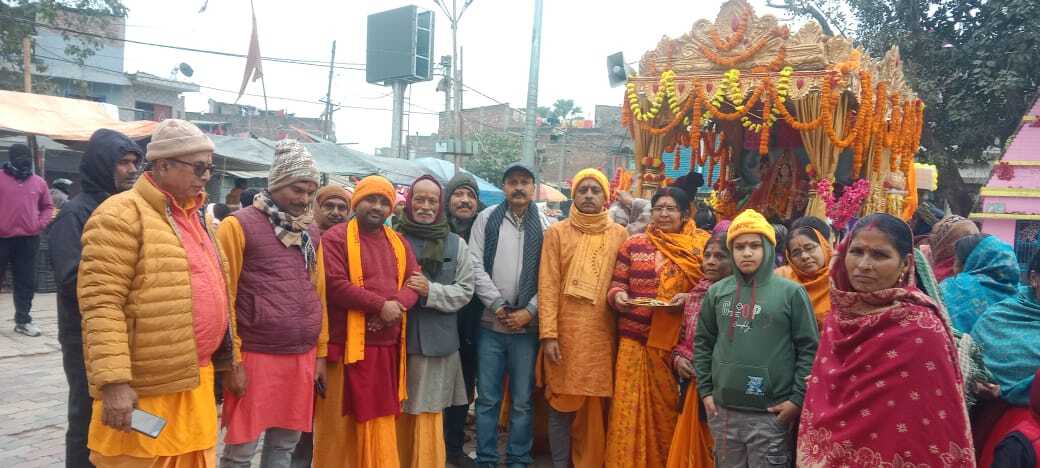 हरिद्वार से उदाकिशुनगंज पहुंचा ज्योति कलश रथ, गायत्री परिवार ने की पूजा-अर्चना