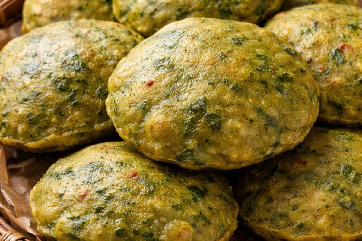 Masala Palak Poori Recipe: बिना ज्यादा तेल के बनाएं मसाला पालक पूरी, हेल्दी भी और टेस्टी भी