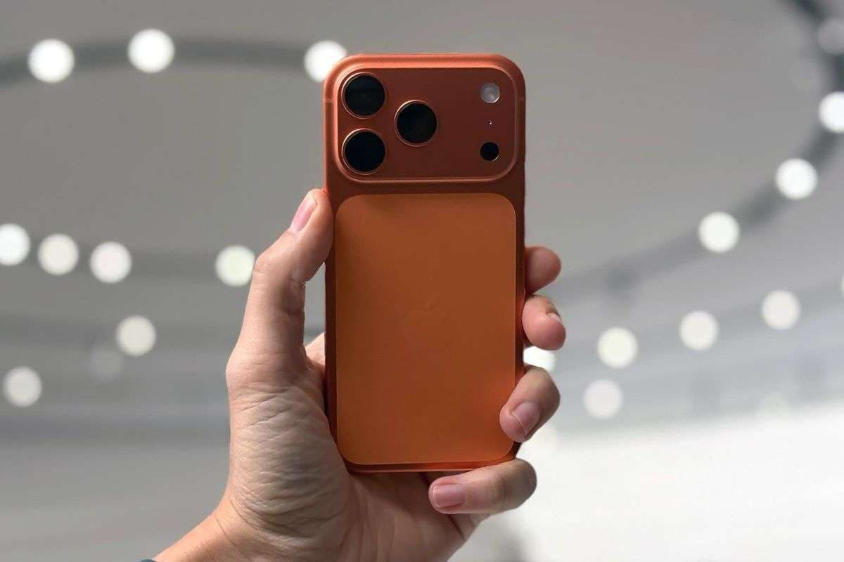 Year Ender 2025: ये हैं साल के 5 सबसे महंगे स्मार्टफोन, आखिरी फोन की कीमत जानकर चकरा जाएगा दिमाग