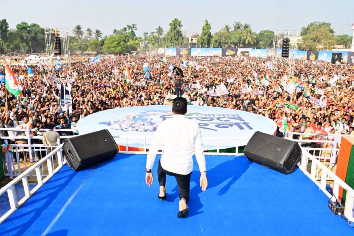 घुटने पर बैठे अभिषेक बनर्जी, जहां पीएम मोदी नहीं जा सके, उस ताहिरपुर में BJP पर जमकर बरसे TMC महासचिव