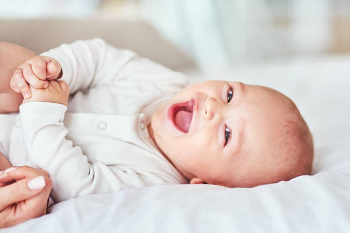 Baby Names in Hindi: बच्चे को देना है सुंदर नाम तो पहले देख लें ये लिस्ट, हर नाम आएगा पसंद