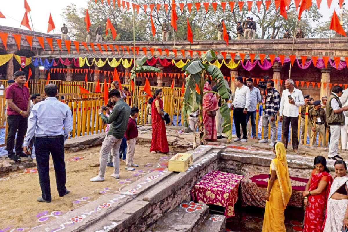 धार भोजशाला विवाद : हिंदू कर रहे हैं सरस्वती पूजा, 3 बजे तक पढ़ी गई नमाज, सुप्रीम कोर्ट ने दिया था आदेश