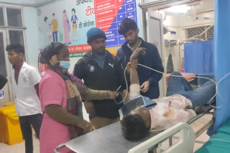 Gumla: घाघरा में सड़क हादसे में 2 युवकों की मौत, हादसे के बाद बाइक लेकर भागे उनके ही दोस्त