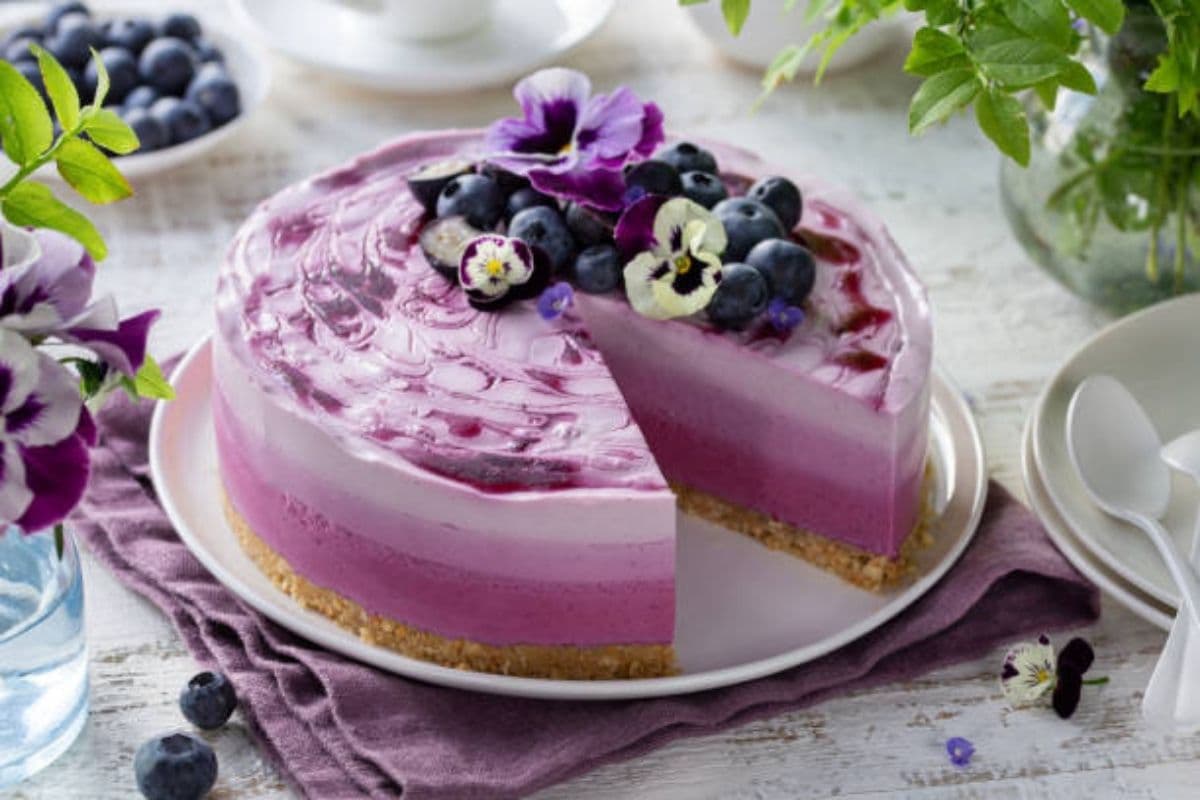 Blueberry Cake Recipe: घर पर इस सिंपल रेसिपी से बनाएं स्वाद में लाजवाब ब्लूबेरी केक, जानें इसकी आसान रेसिपी