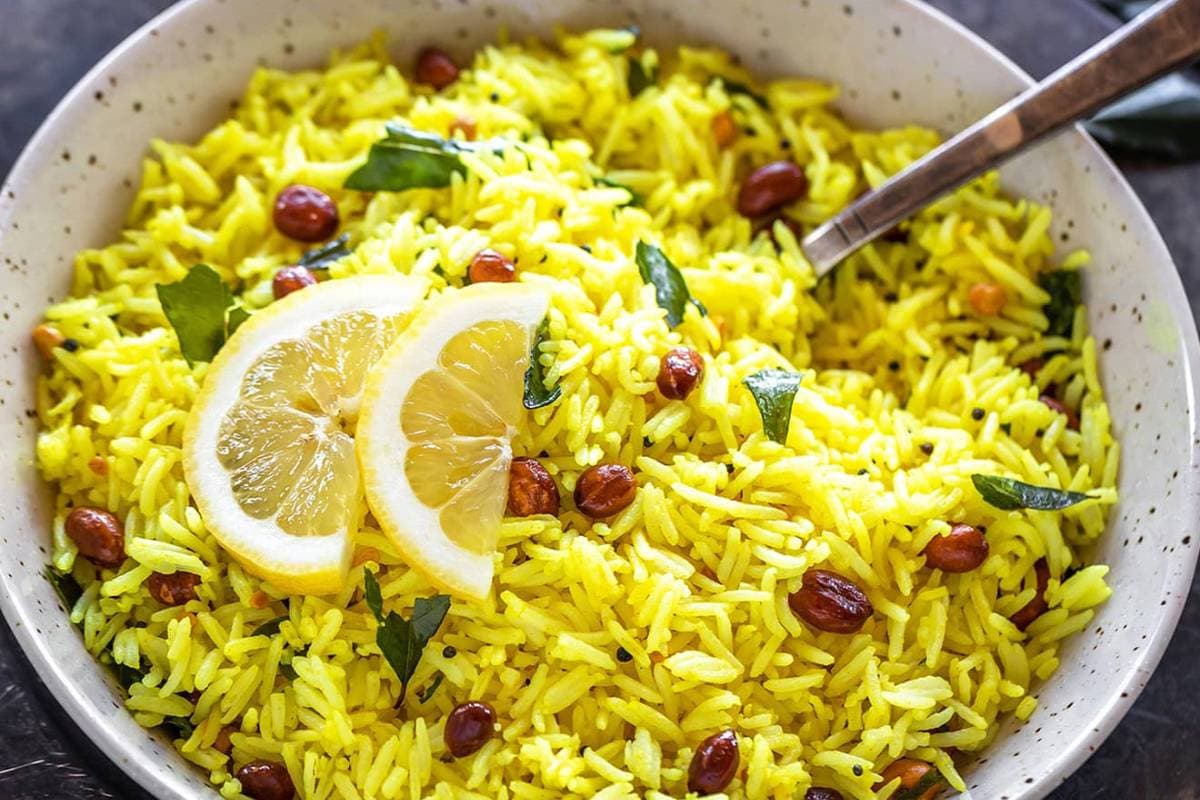 Lemon Rice Recipe: घर पर बनाना है साउथ इंडियन स्टाइल लेमन राइस, तो नोट कर लें इसकी आसान और सीक्रेट रेसिपी