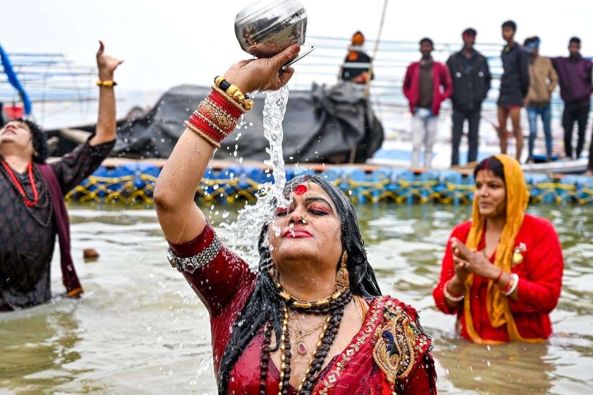 संगम तट पर गूंज रहा सनातन का मंत्र, मोनालिसा के बाद बासमाती-अफसाना की धूम