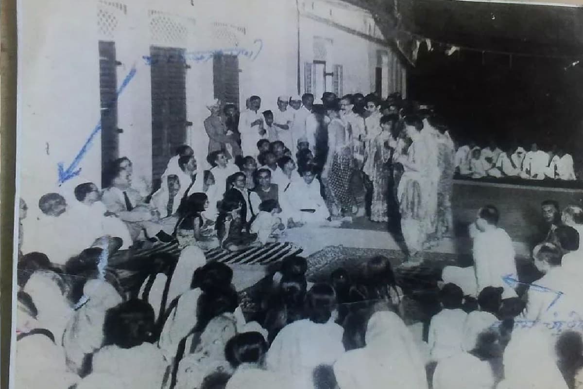 महात्मा गांधी ने 1937 में कोलकाता में देखा था सरायकेला का छऊ नृत्य, रॉयल डांस ग्रुप का था कार्यक्रम