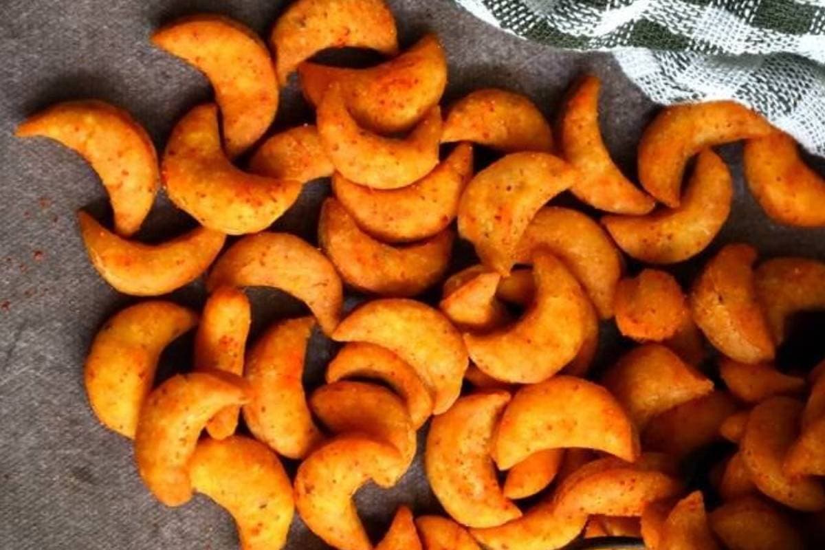 Namkeen Kaju Biscuits Recipe: घर पर बनाएं बेकरी वाले करारे नमकीन काजू बिस्कुट