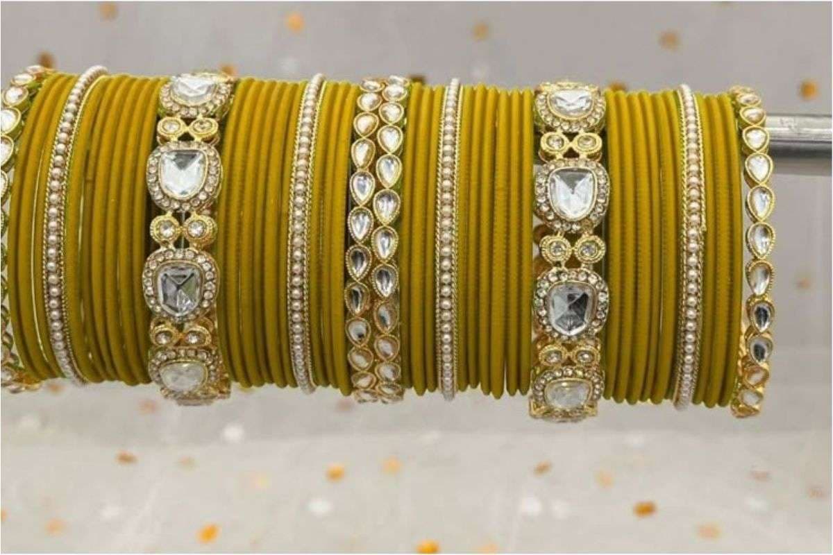 Plain and Kundan Bangles Design Ideas: प्लेन चूड़ियों के साथ कुंदन कंगन का ये कॉम्बिनेशन आपको देगा परफेक्ट लुक