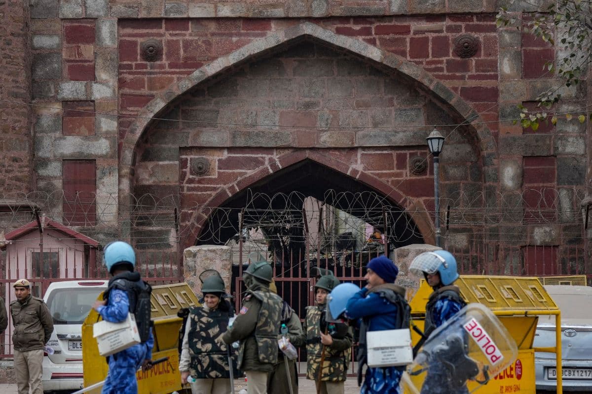 Video: दिल्ली में मस्जिद के पास हुई पत्थरबाजी मामले में 11 लोग गिरफ्तार, पुलिस ने जारी किया वीडियो