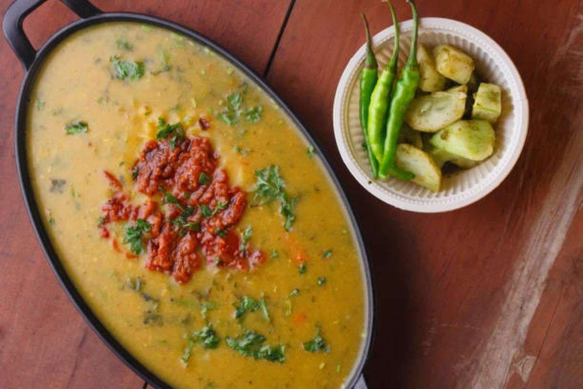 Green Moong Dal Recipe: घर पर मिलेगा रेस्टोरेंट जैसा स्वाद, इस रेसिपी से बनाएं स्वाद से भरपूर हरी मूंग दाल