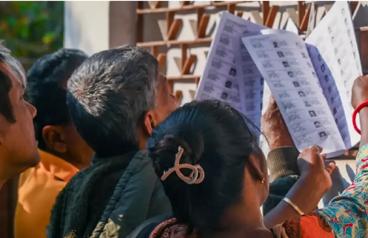 दिल्ली से आने के पहले ही बंगाल में लीक हो गयी वोटर लिस्ट, जांच में जुटा चुनाव आयोग