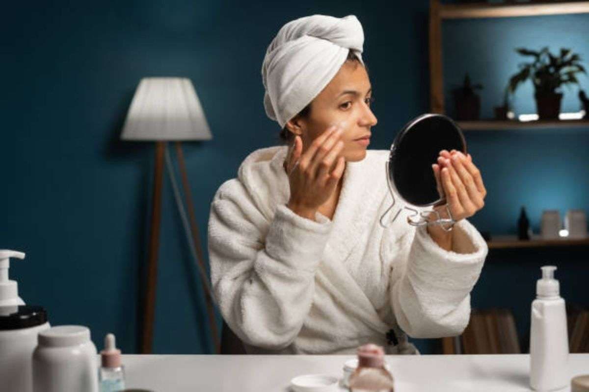 Skin Care Tips: विंटर में भी मिलेगा नेचुरल ग्लो, बस चेहरे पर इस तरह लगाना होगा कच्चा दूध