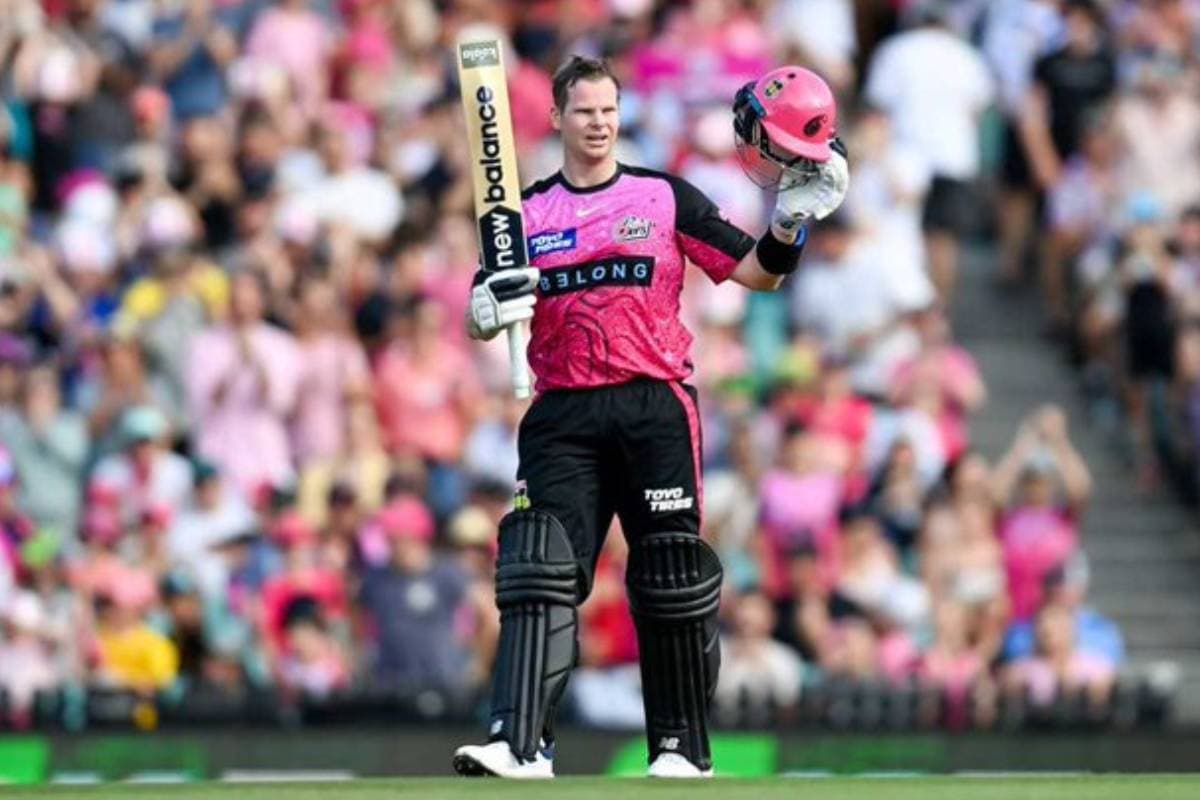 IPL में यह खिलाड़ी रहा अनसोल्ड, BBL में मचा रहा तहलका, जानें कितनी गेंदों में जड़ा सैकड़ा