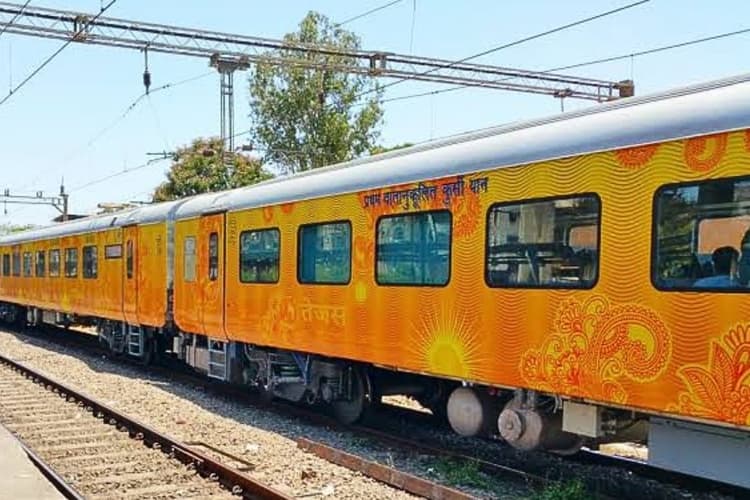 Bomb Threat: हैलो… ट्रेन की बोगी में बम रखा है! तेजस राजधानी एक्सप्रेस को उड़ाने की धमकी के बाद दिल्ली की इंवेस्टिगेशन एजेंसियां अलर्ट