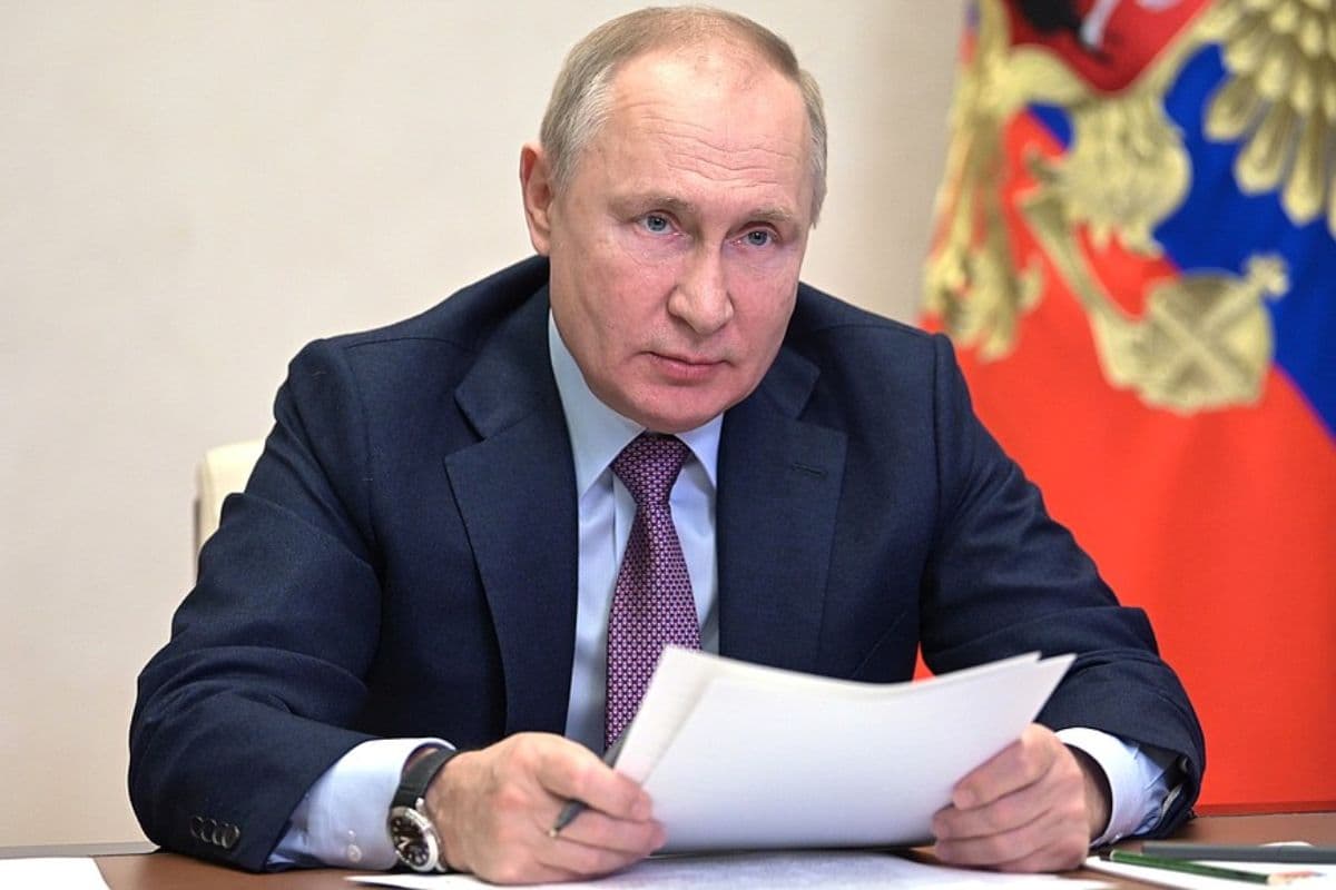 Vladimir Putin meets Jared Kushner and Steve Witkoff.