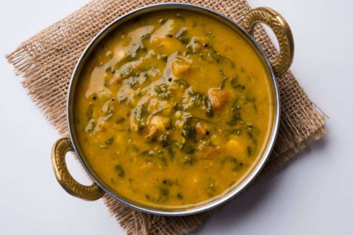 Daal Sagga Recipe in Hindi: अब साग देखकर मुंह नहीं बनाएंगे बच्चे, सुपर टेस्टी दाल सग्गा खाकर हो जाएंगे खुश