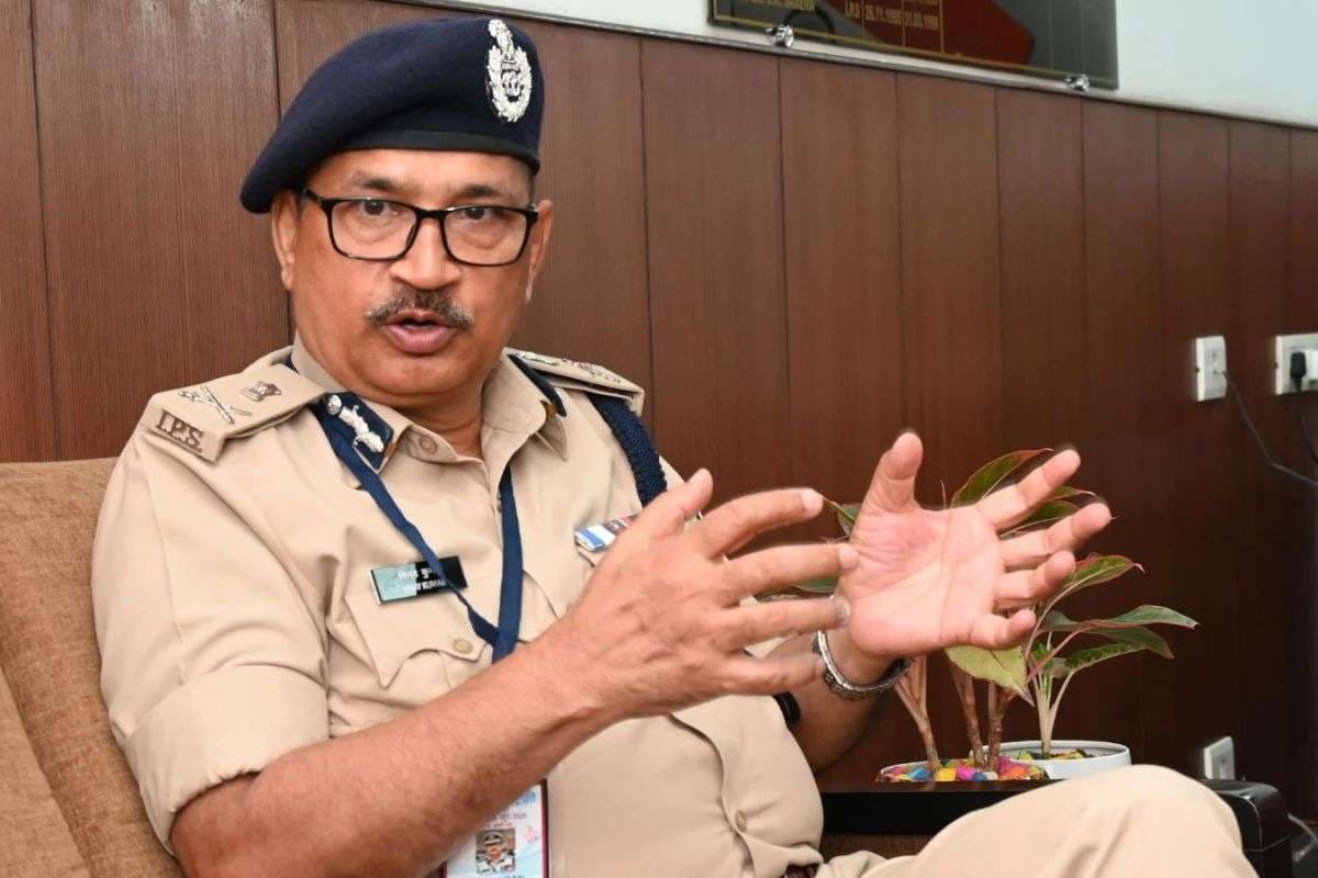 अब थाने के चक्कर खत्म! बिहार के DGP ने जारी किए हेल्पलाइन नंबर, सीधे पुलिस मुख्यालय पहुंचा सकते हैं शिकायत