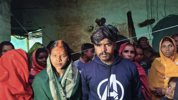 ग्रामीणों ने प्रेमी-युगल की करा दी शादी