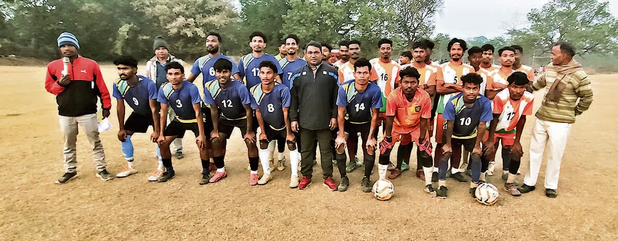 Chaibasa News : हिंदूडीह एफसी ने सुरेश ब्रदर्स को 2-1 से हराया