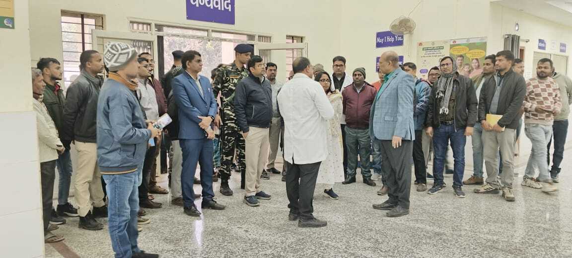 संवेदनशीलता के साथ मरीजों का इलाज करें कर्मी, न हो लापरवाही : डीसी