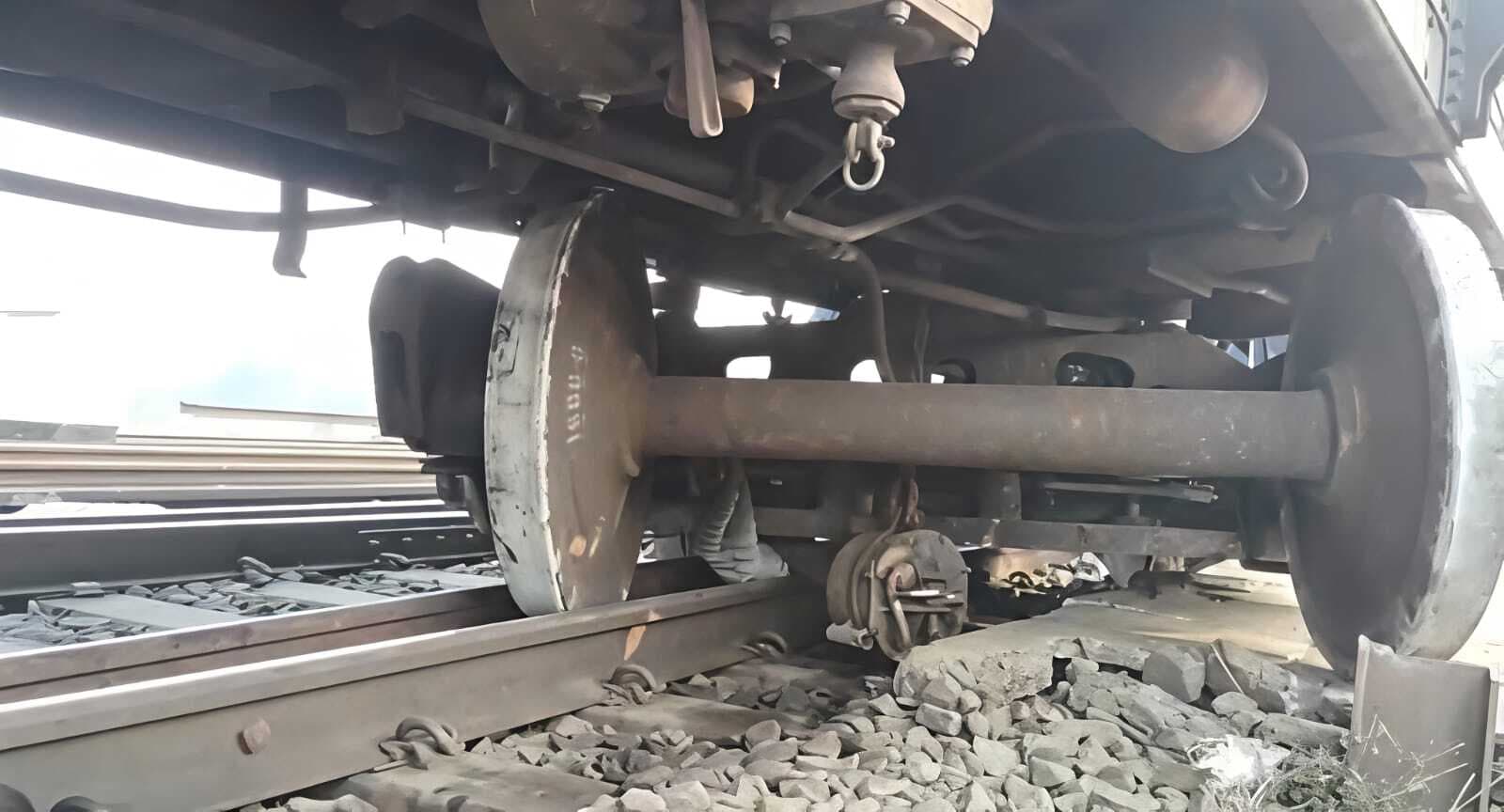 Rourkela News : बंडामुंडा में मालगाड़ी के दो डिब्बे बेपटरी, बड़ा हादसा टला